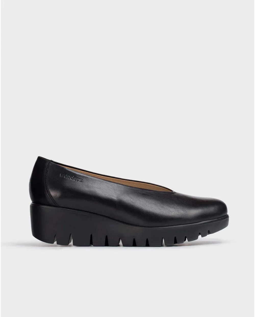 C33100 Black Leather Platform